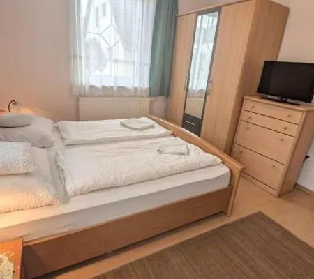 Apartmanhaz Cedrus 8 アパート ザラカロシュ